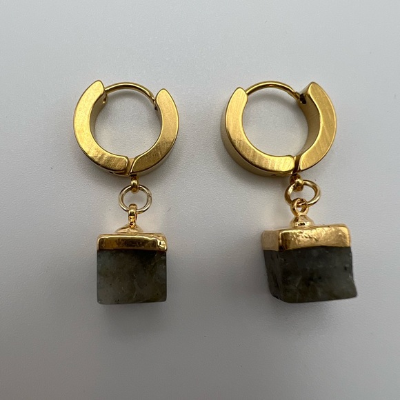 Stone Dainty Gold Hoops - Elegant Classic Earrings - Small Minimalist Hoop - Picture 4 of 16